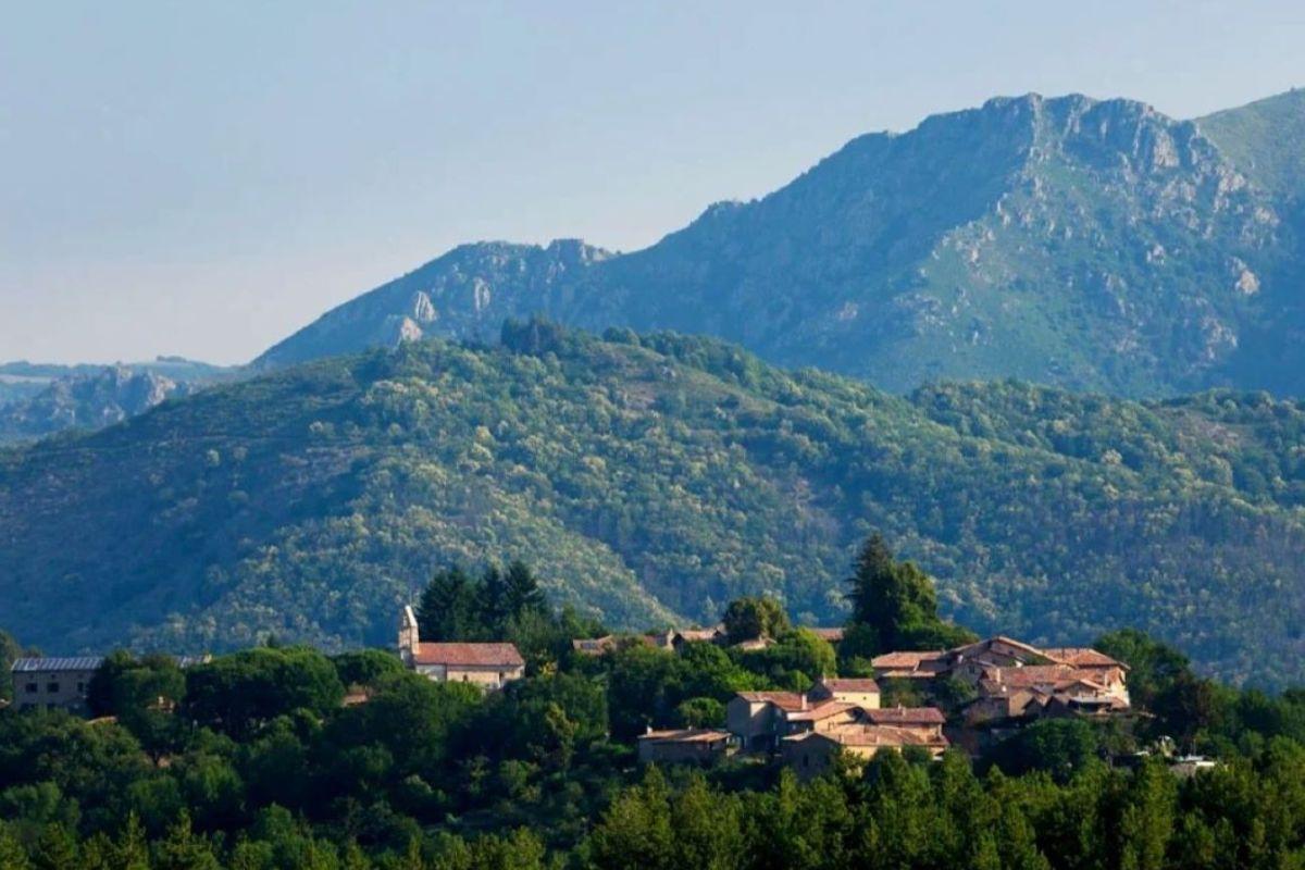 Fabras et son église