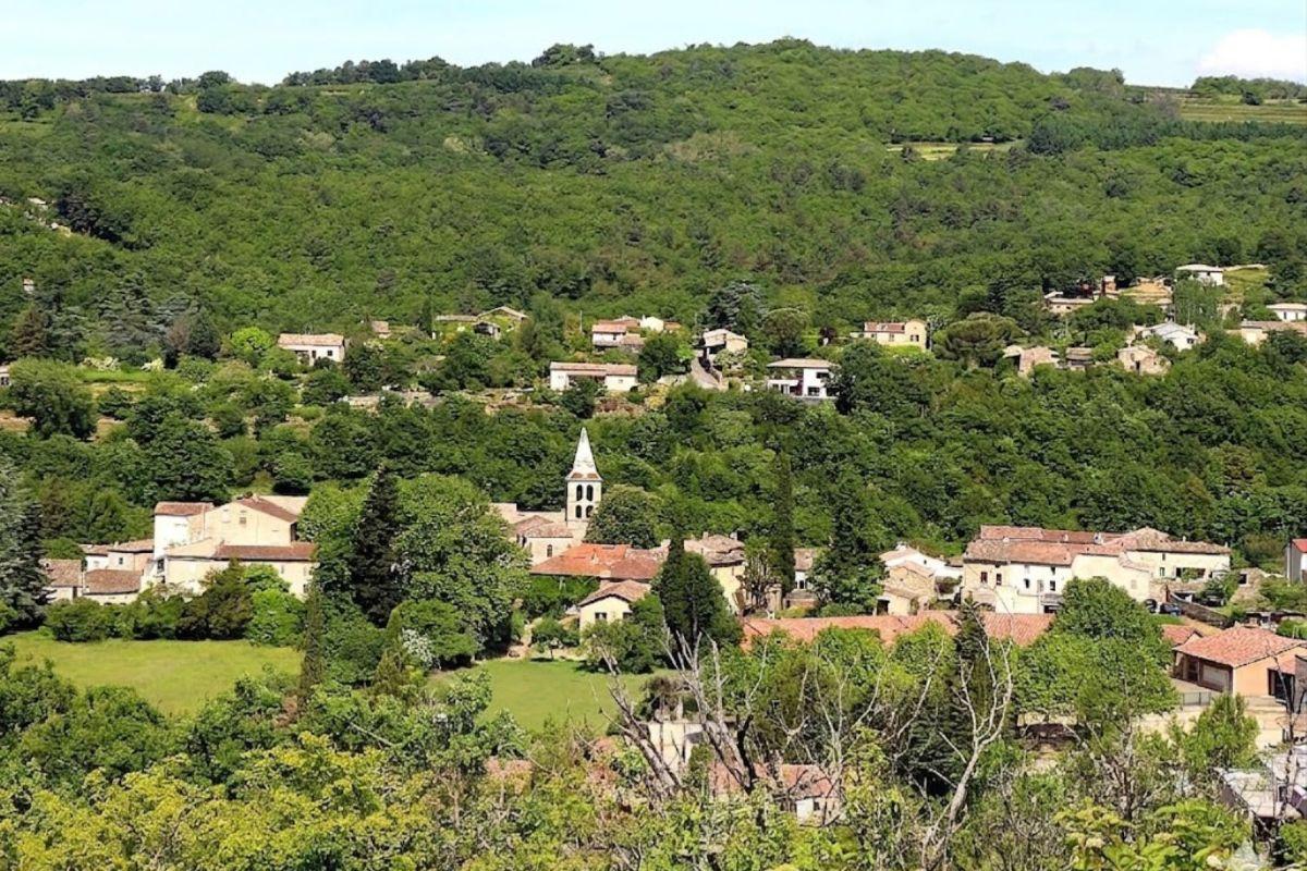 LE VILLAGE DE VESSEAUX ET SON EGLISE