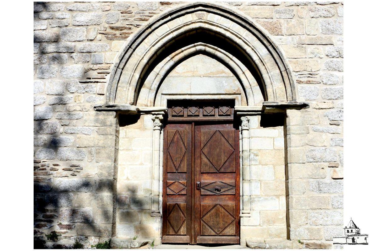 Portail roman  église de Beaumont